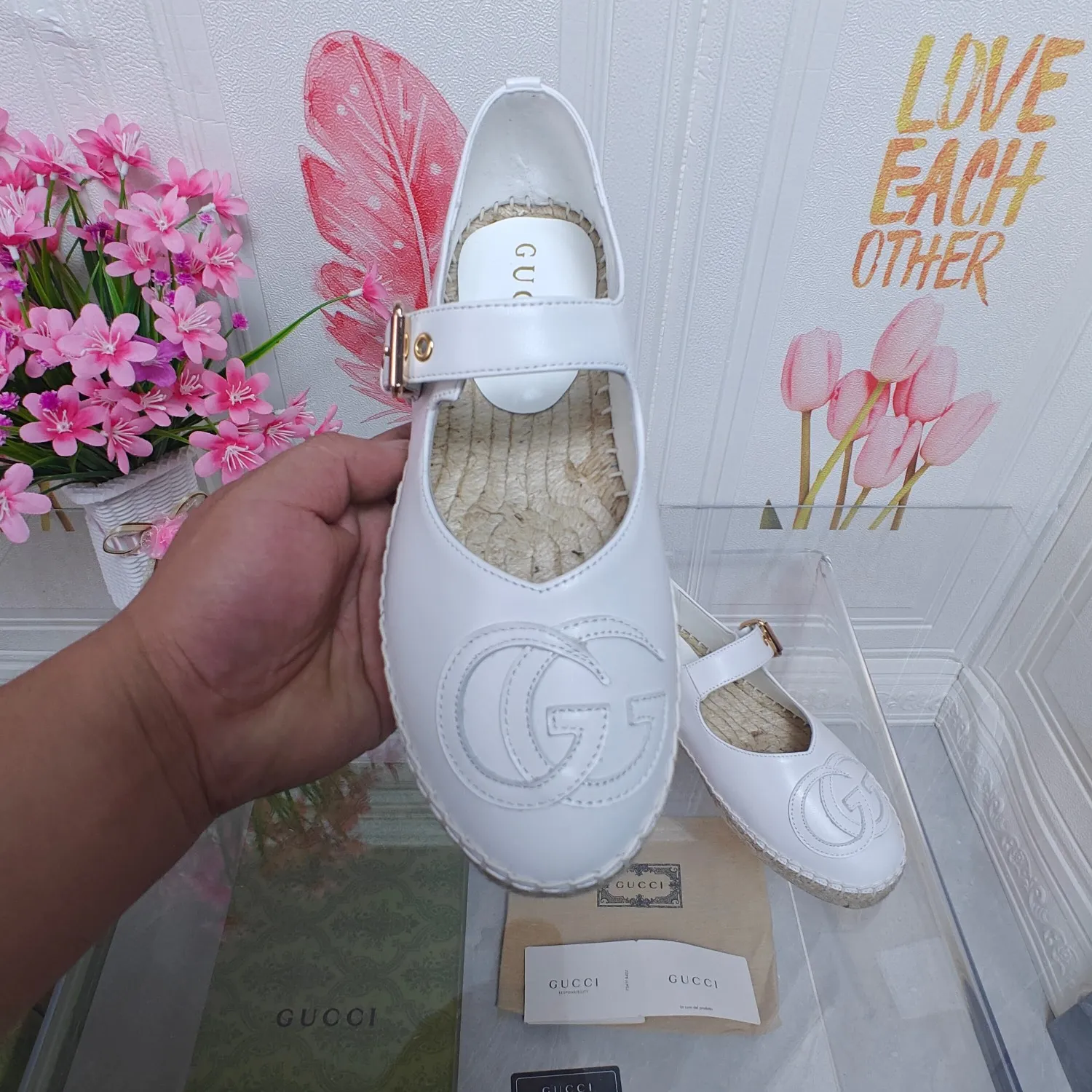 👟👟Ex-factory price 400👟👟 👏👏👏gucci 25s new fisherman shoes👍👍👍Exclusive 🌹🌹Original one-piece outsole molding, original one-to-one molding, environmentally friendly imported sheepskin upper, sheepskin lining👍original shape, comfortable and breathable to wear, Code number 35-40 (codes 34, 41, and 42 can be customized, non-refundable)